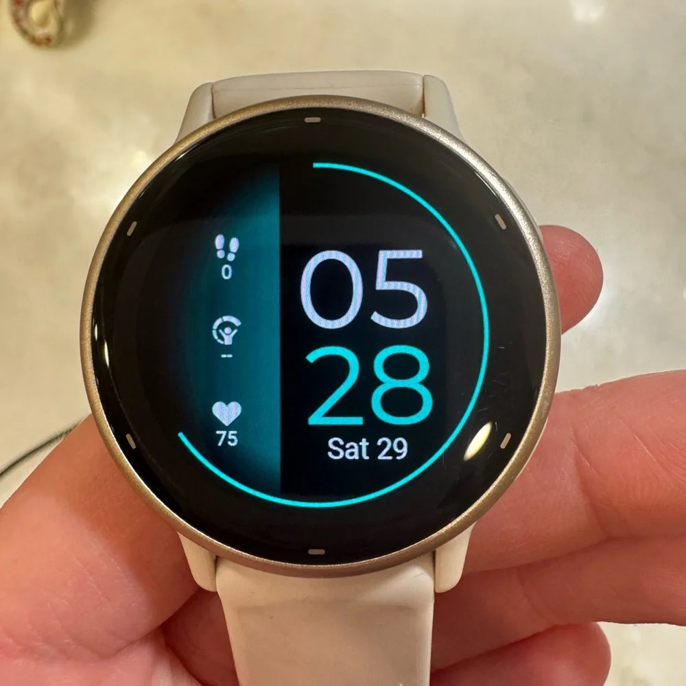 Garmin vivoactive 5 ivory and cream gold